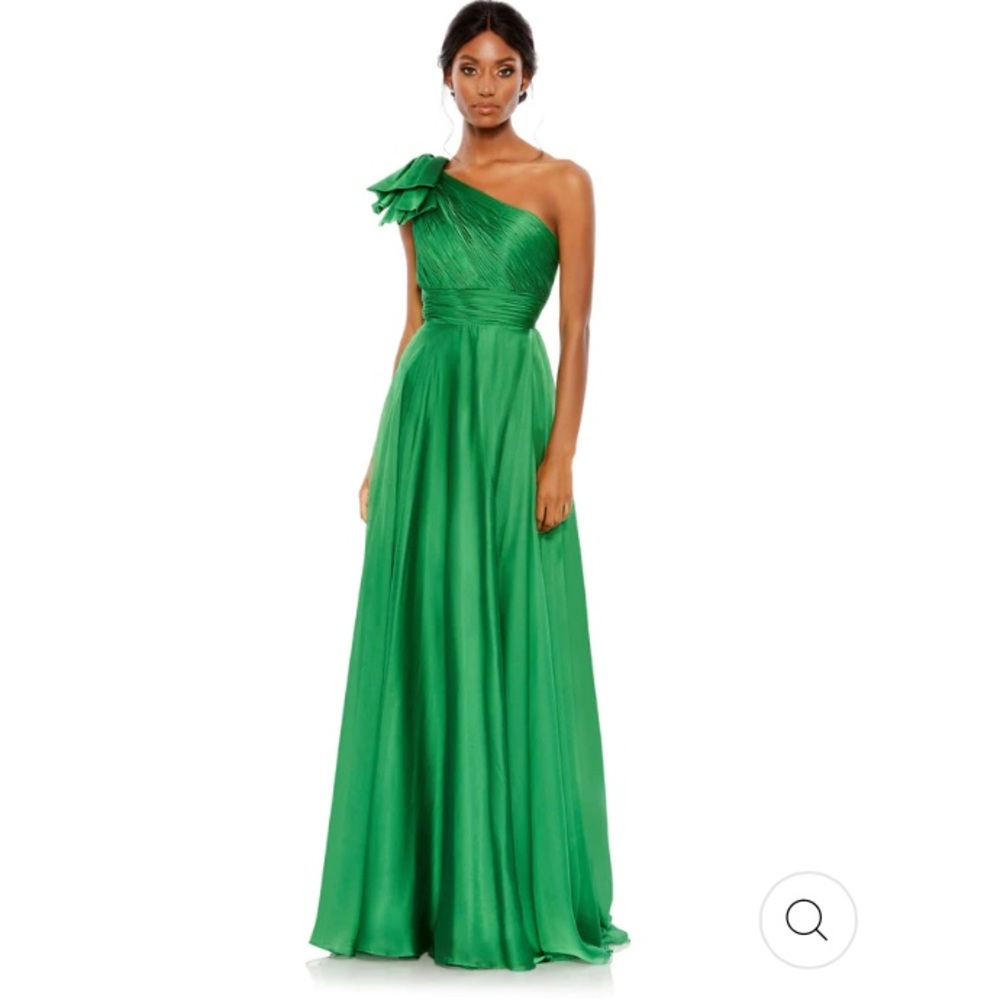 NWT Mac Duggal Pleated One Shoulder Chiffon Gown